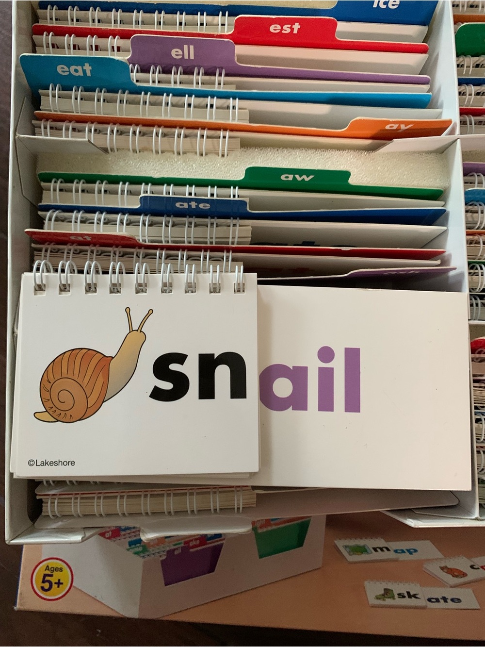 Lakeshore Word Family Flip Books 300 Words #RR598 30 Books Included - Picture 6 of 6